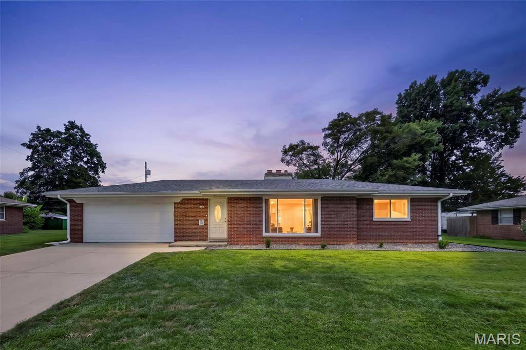 34 Chadwick DR, Belleville, IL 62223