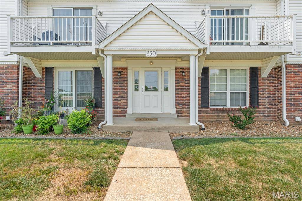 254 Carriage CT, Washington, MO 63090