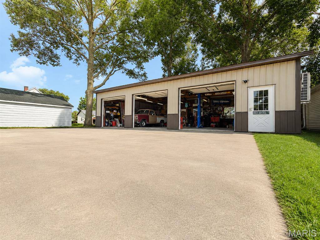 302 S Main ST, Trenton, IL 62293