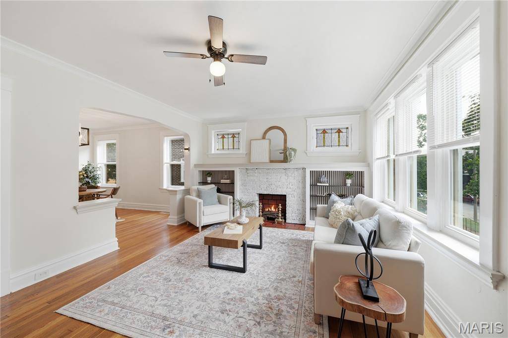 4945 Sutherland AVE, St Louis, MO 63109