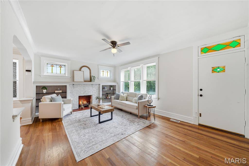 4945 Sutherland AVE, St Louis, MO 63109