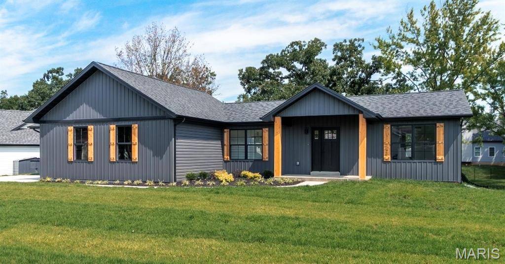 10 Pershing CIR, O'fallon, MO 63366