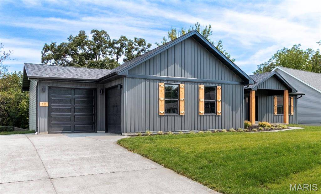 10 Pershing CIR, O'fallon, MO 63366
