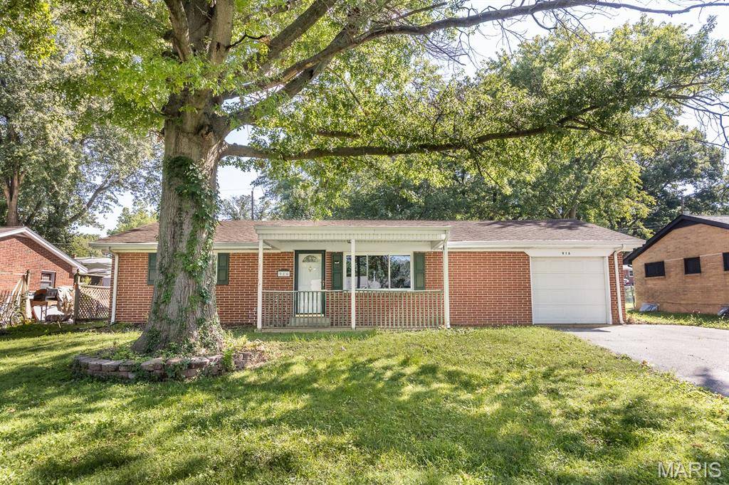 916 Peony DR, Belleville, IL 62220