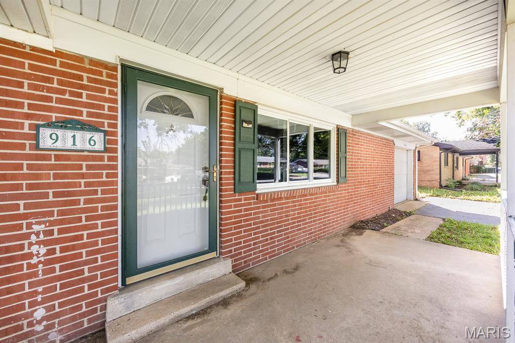 916 Peony DR, Belleville, IL 62220