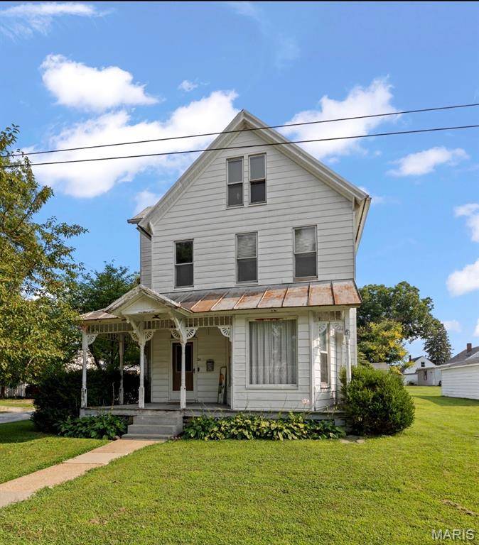 114 W Pine ST, Red Bud, IL 62278