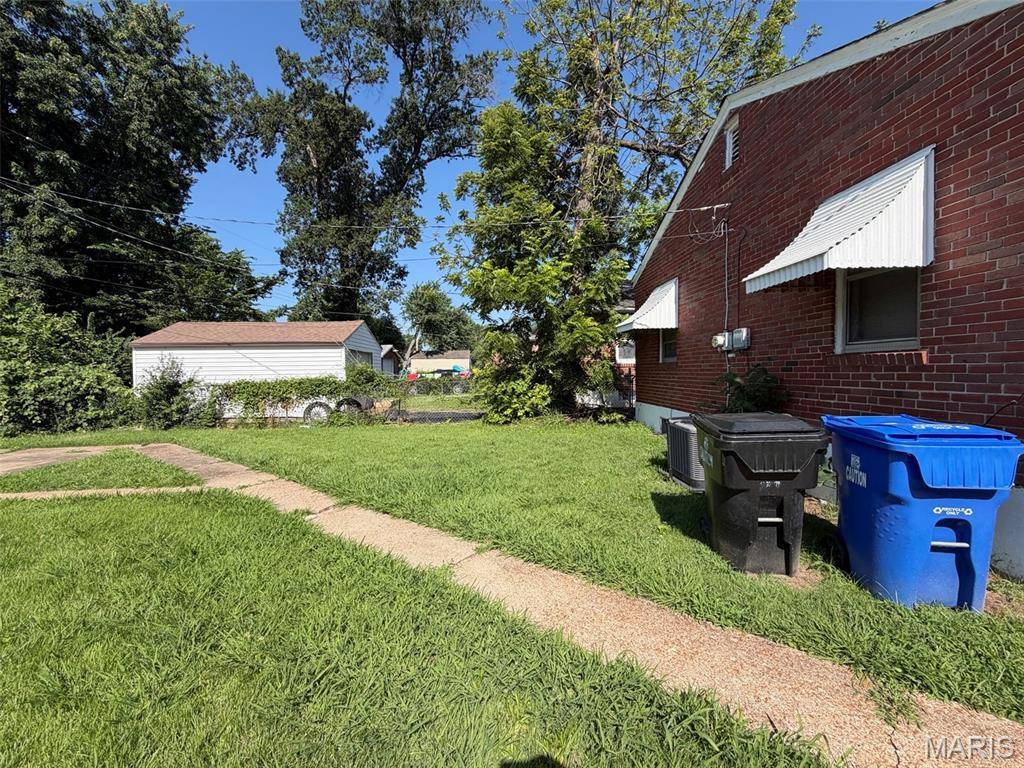 8300 Orchard AVE, St Louis, MO 63132