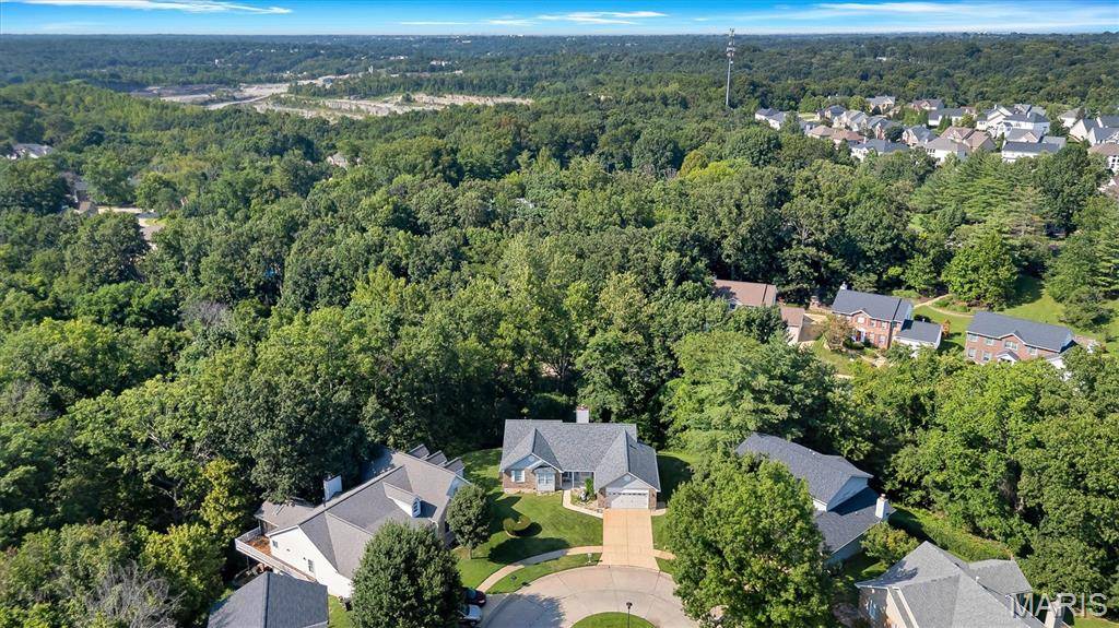 3033 Stony Ridge CT, St Louis, MO 63129