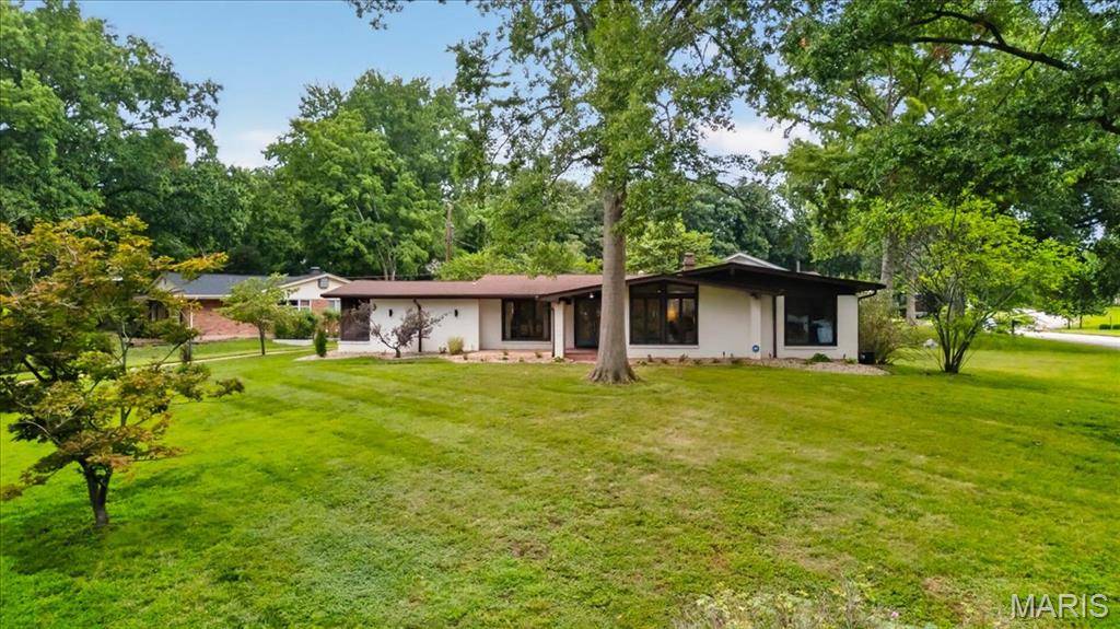 401 Andover LN, Ballwin, MO 63011