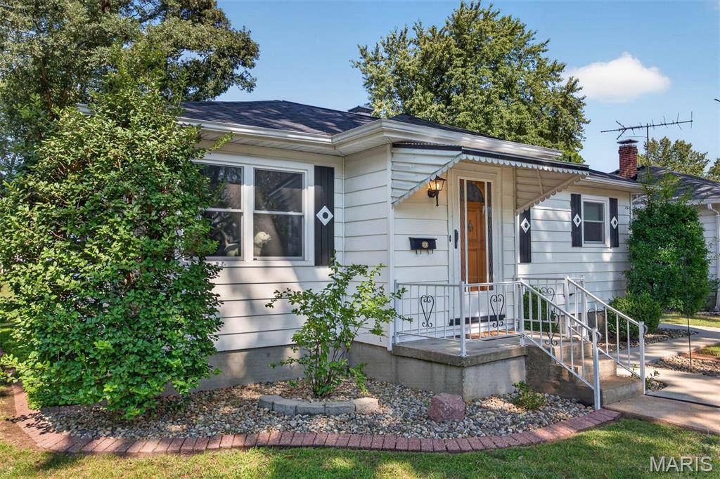 1916 Lemon Street DR, Highland, IL 62249
