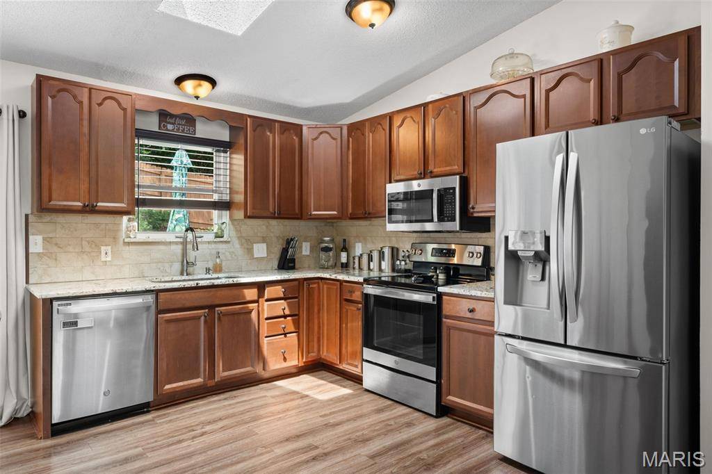 819 Country Brook LN, Imperial, MO 63052