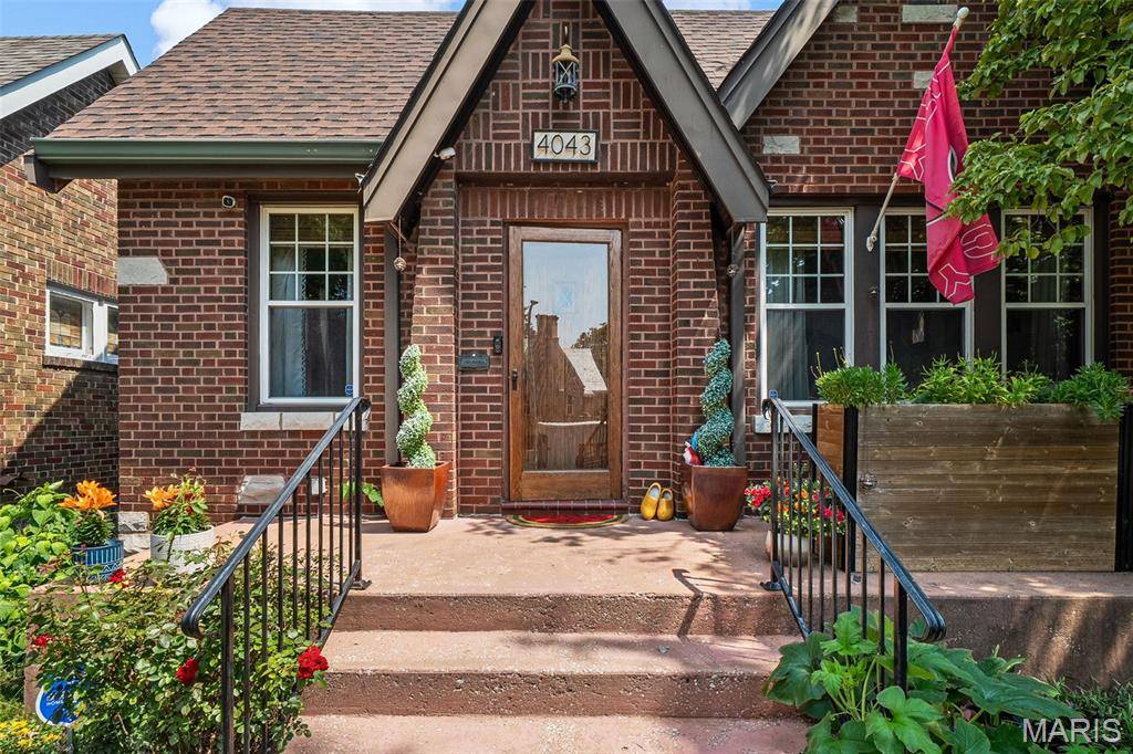 4043 Toenges AVE, St Louis, MO 63116