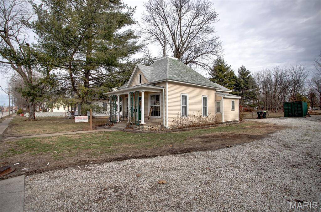360 S Main ST, White Hall, IL 62092
