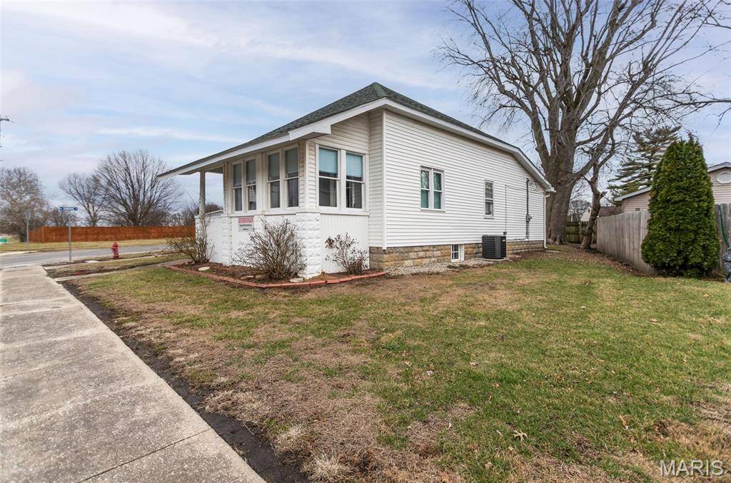 320 N State ST, Roodhouse, IL 62082