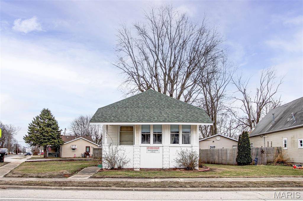 320 N State ST, Roodhouse, IL 62082