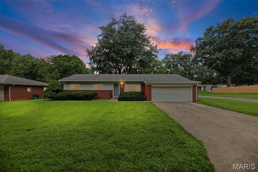 125 Chevy Chase DR, Belleville, IL 62223