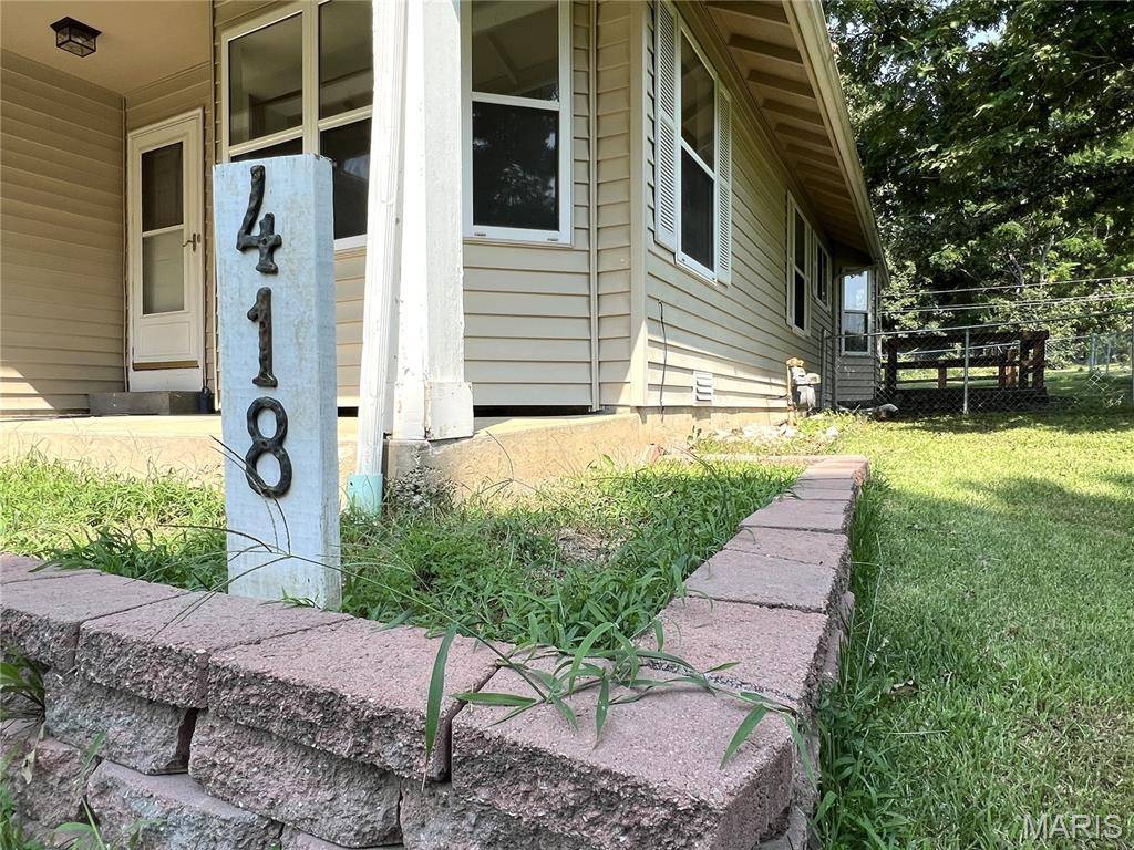 418 Forest LN, St James, MO 65559
