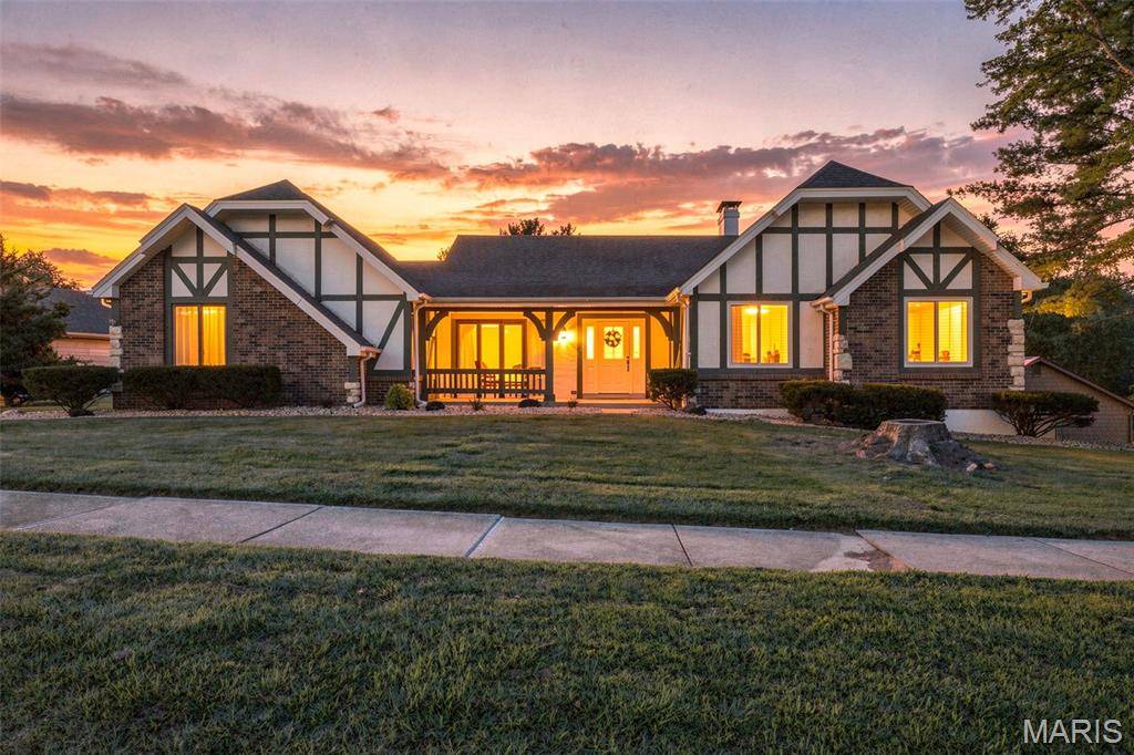 12 Miraclair DR, Florissant, MO 63031