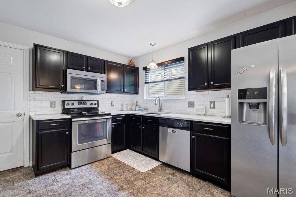 211 Discovery Village CIR, Wentzville, MO 63385
