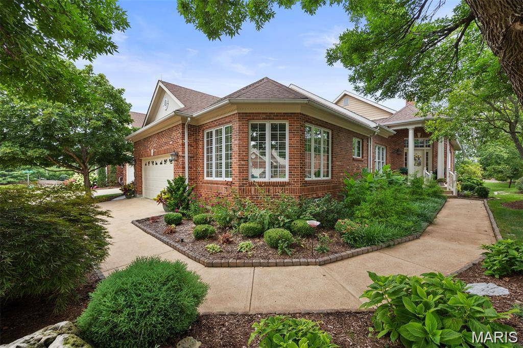3929 Courtyard Place DR, Sunset Hills, MO 63127