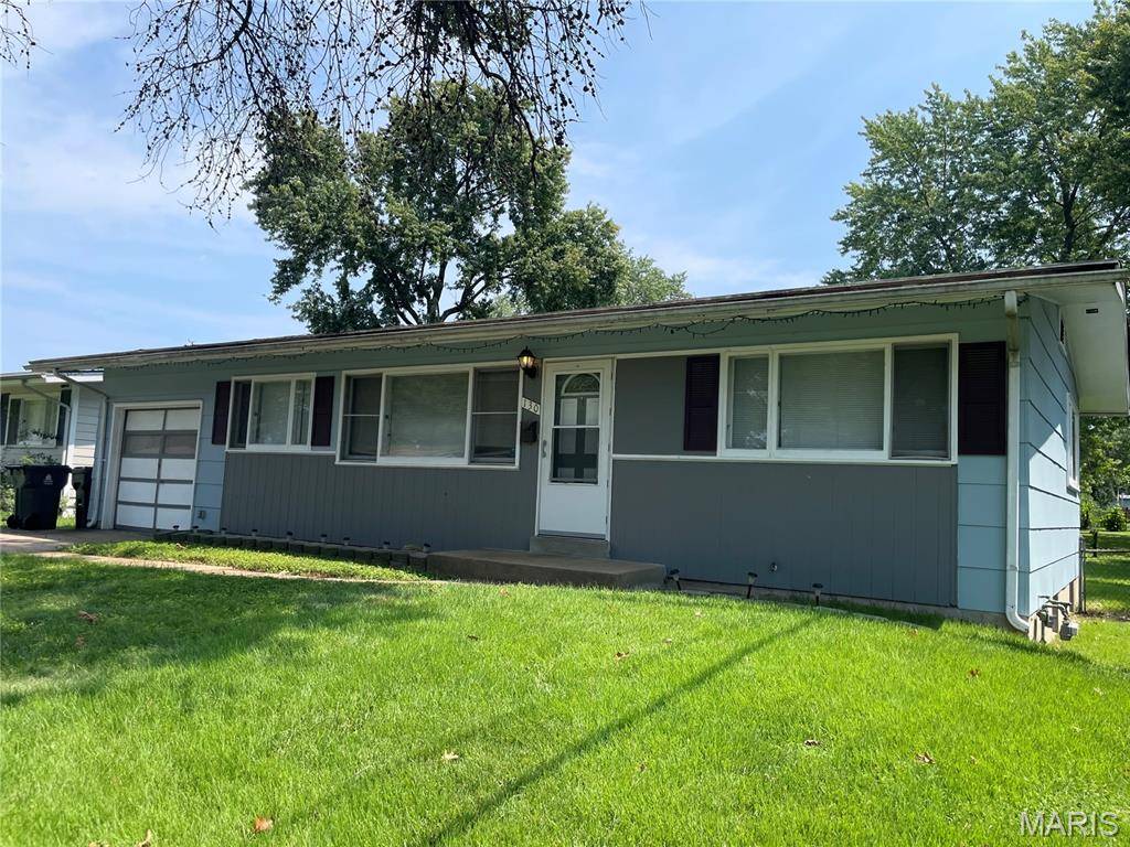 130 Dauphin LN, Florissant, MO 63033