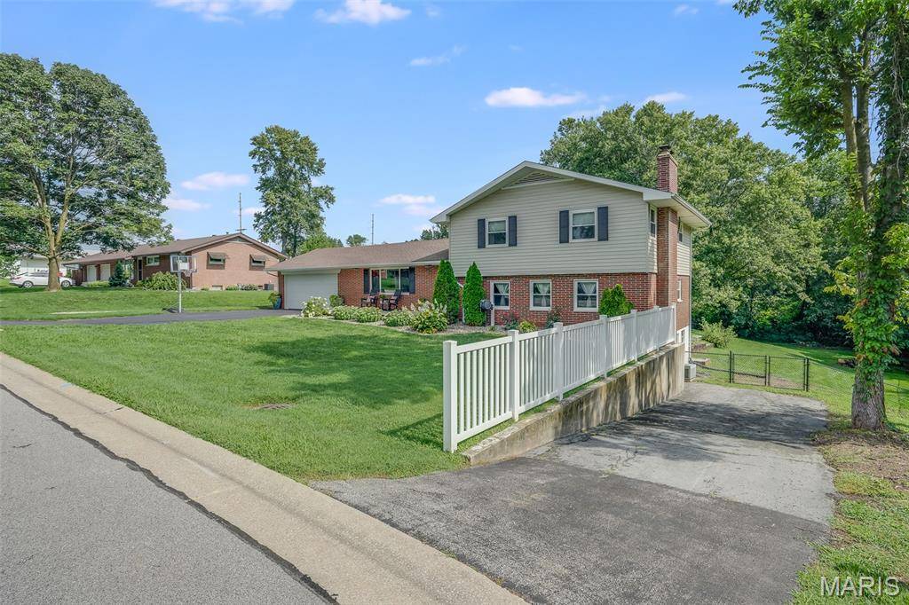 112 Saint Mary DR, Collinsville, IL 62234