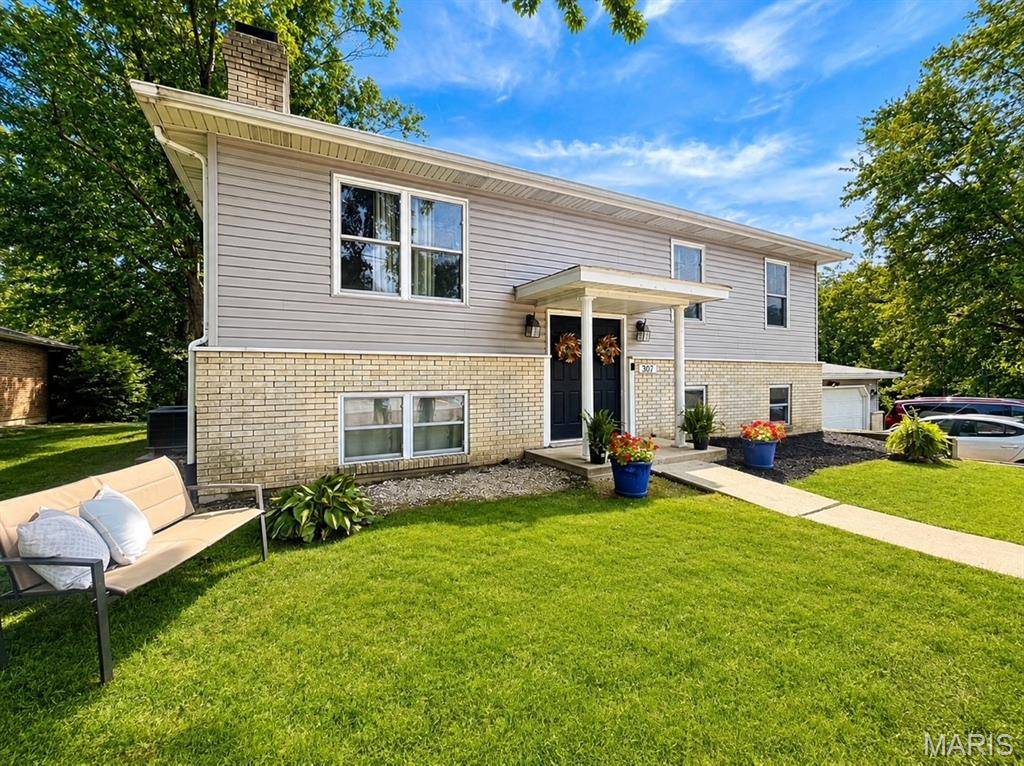 307 Hazel ST, Troy, IL 62294
