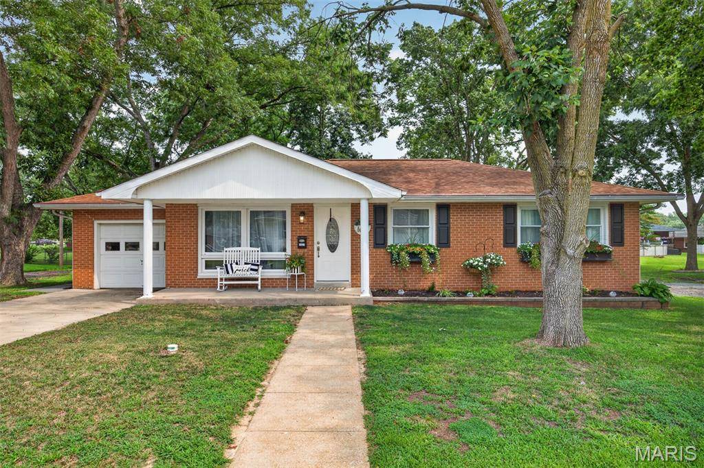 1627 Luzerne ST, Highland, IL 62249