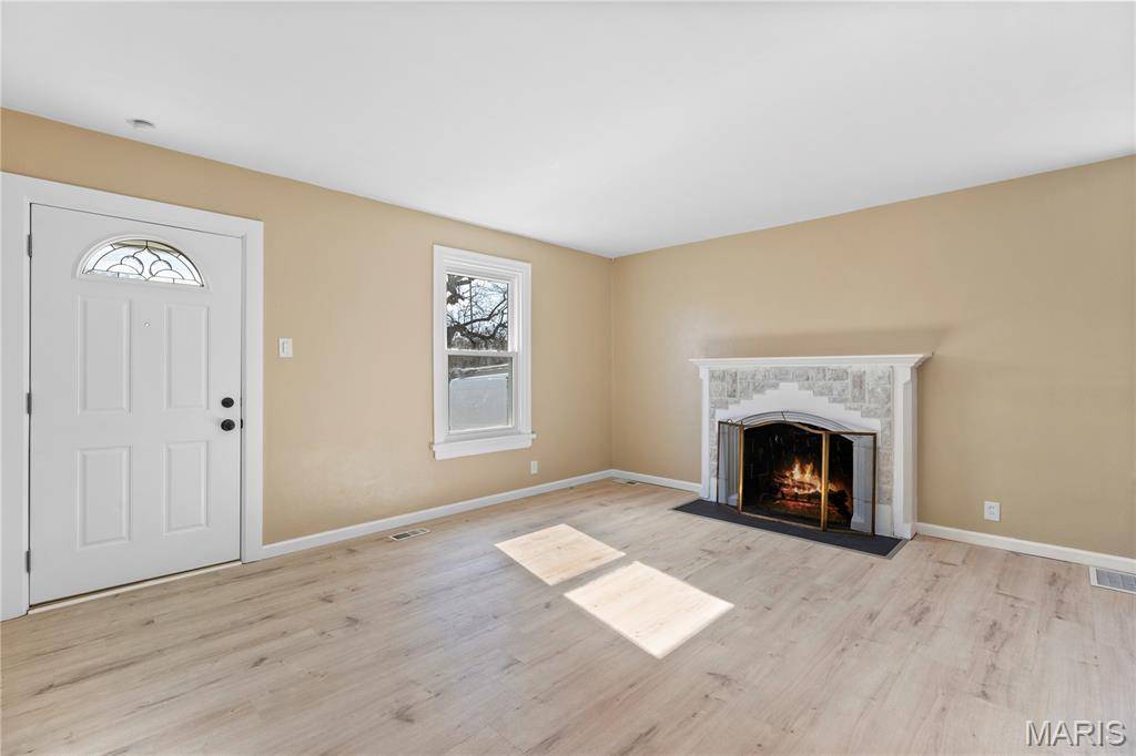 8257 Watson RD, St Louis, MO 63119