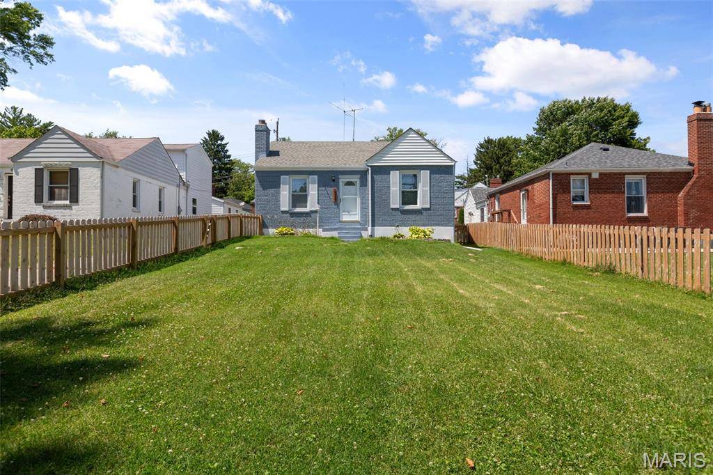8257 Watson RD, St Louis, MO 63119
