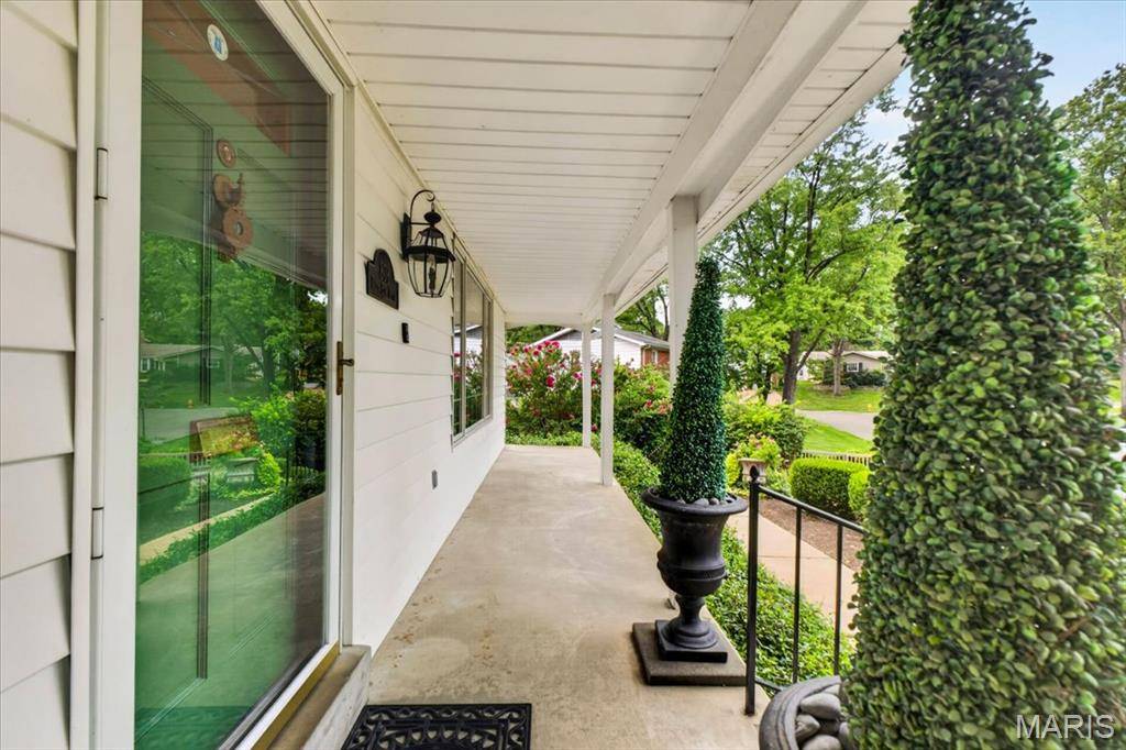 808 Glen Elm DR, Glendale, MO 63122