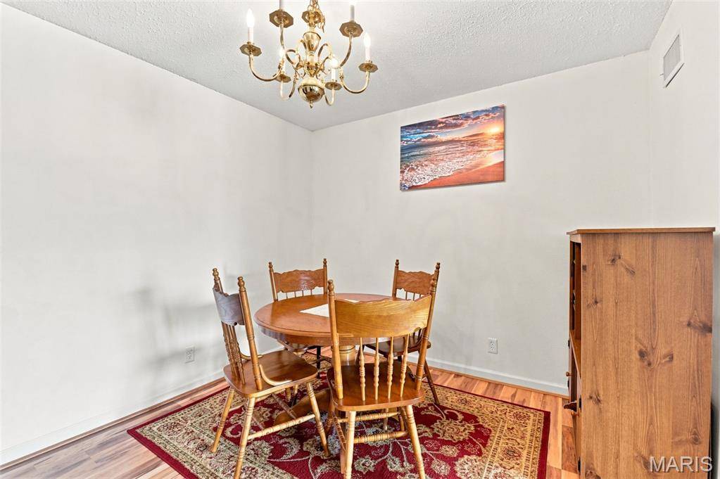 1279 Guelbreth LN #301, St Louis, MO 63146