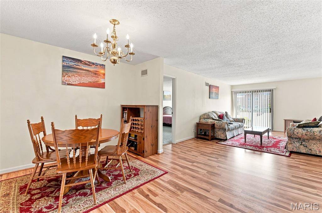 1279 Guelbreth LN #301, St Louis, MO 63146