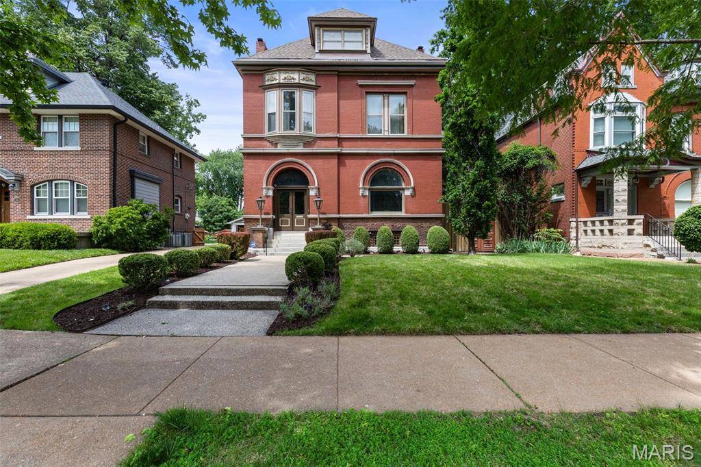2935 Russell BLVD, St Louis, MO 63104