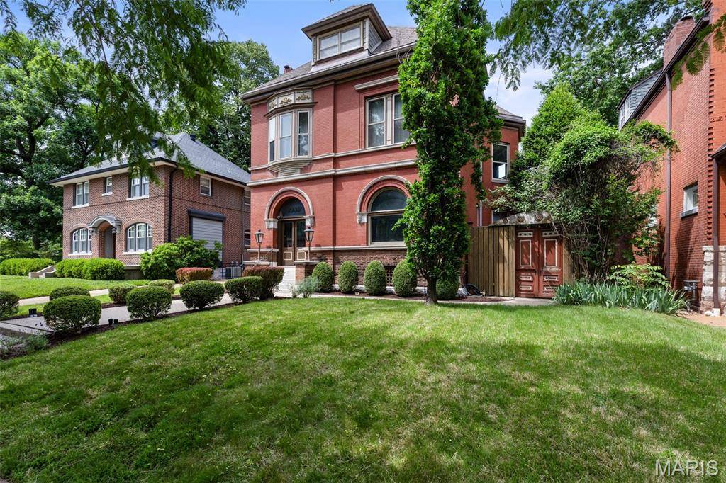 2935 Russell BLVD, St Louis, MO 63104