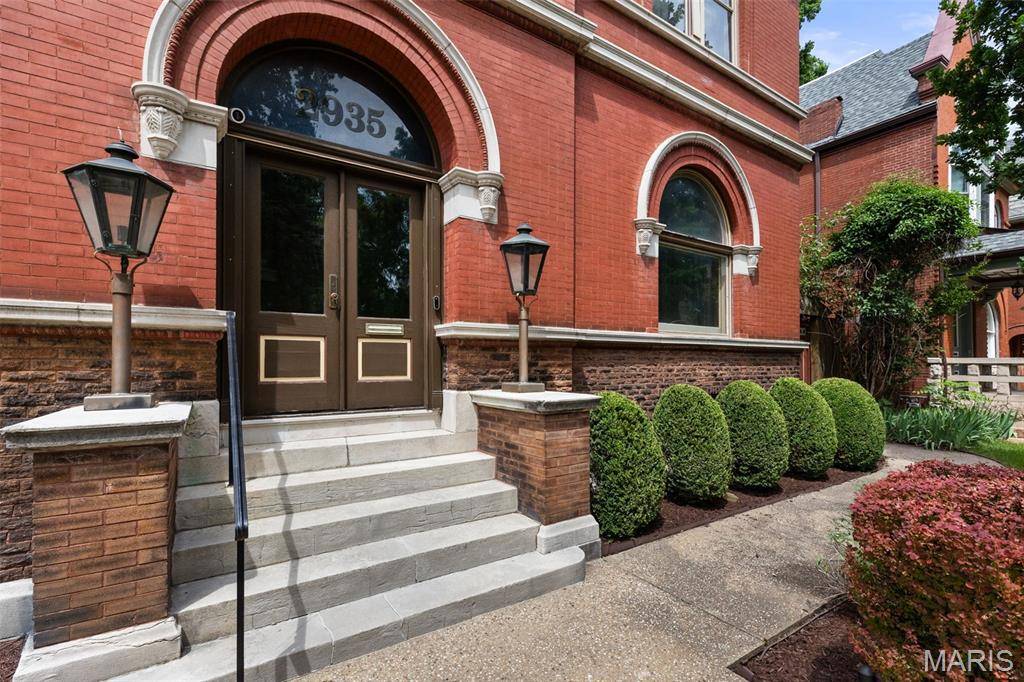 2935 Russell BLVD, St Louis, MO 63104