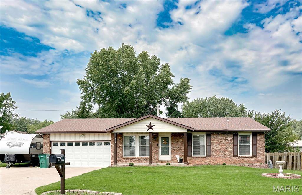 305 W Hillside DR, Farmington, MO 63640