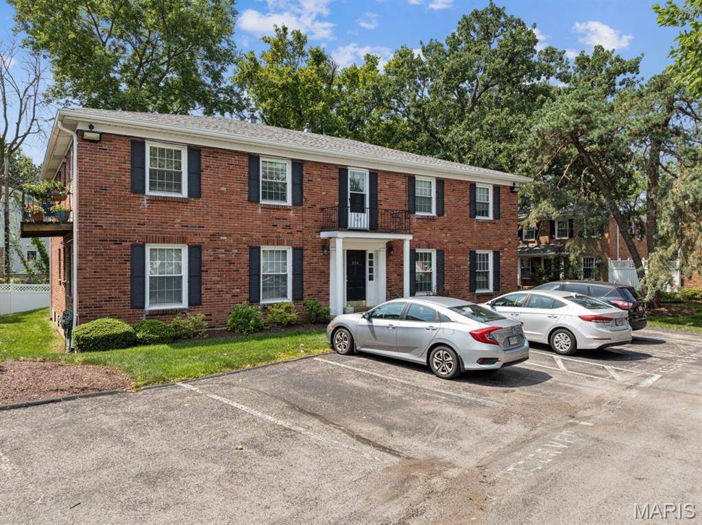 624 Candleberry CT #B, Kirkwood, MO 63122
