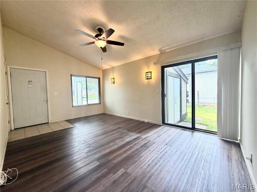 3273 Green Pasture DR, Florissant, MO 63031