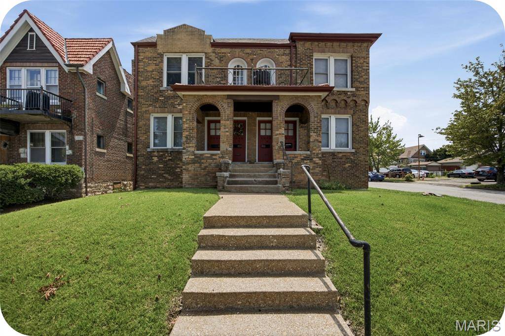 5068 Pernod AVE, St Louis, MO 63139