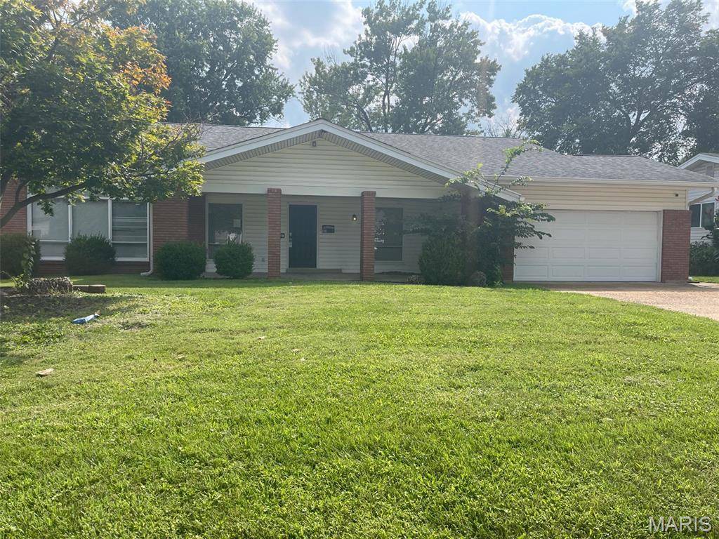 844 Townhouse LN, Hazelwood, MO 63042
