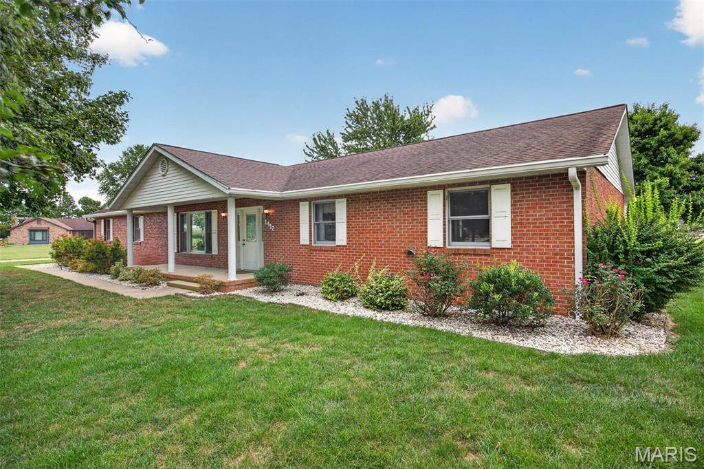 1412 Pinewood LN, Breese, IL 62230