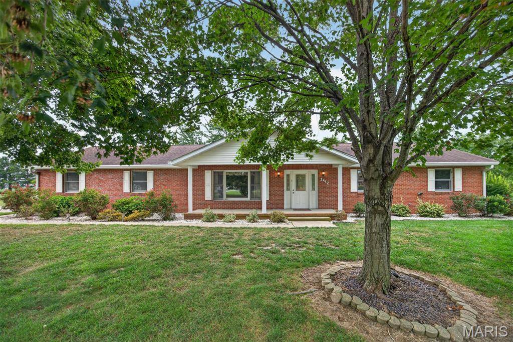 1412 Pinewood LN, Breese, IL 62230