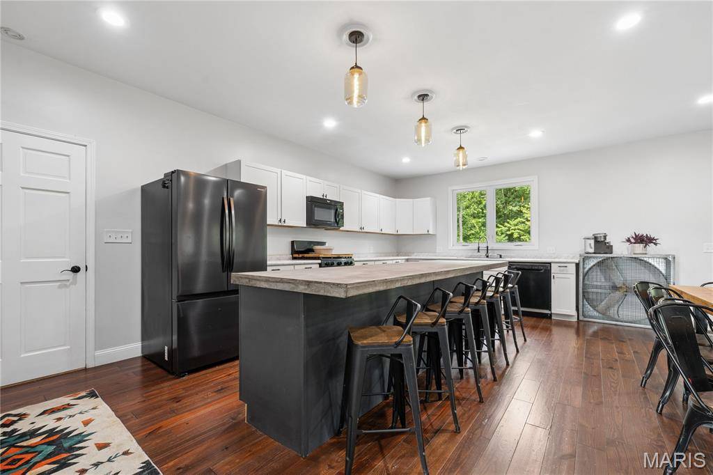 8485 Flat Bottom TRL, Hillsboro, IL 62049