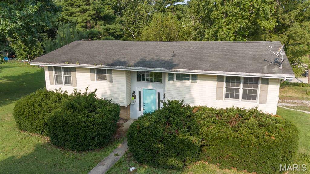 709 Pine View ST, Ramsey, IL 62080