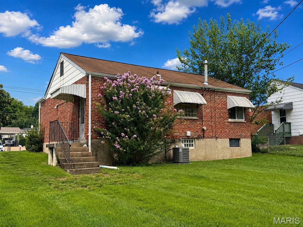 8818 Old Sappington DR, Crestwood, MO 63126