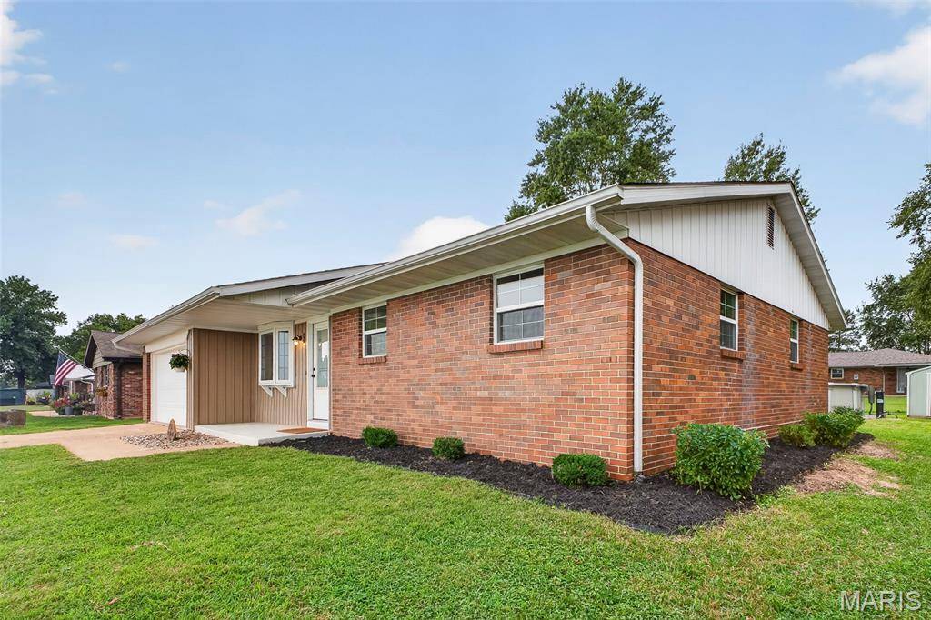 171 N Nike ST, Hecker, IL 62248