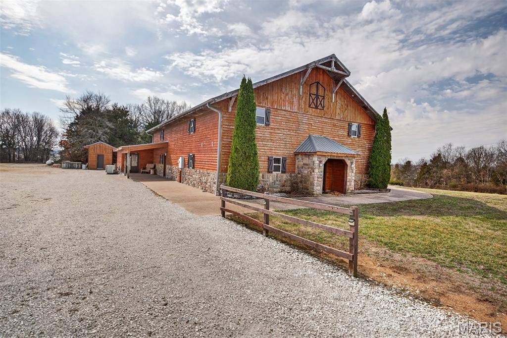 38 Rainbow RD, Buffalo, MO 65622