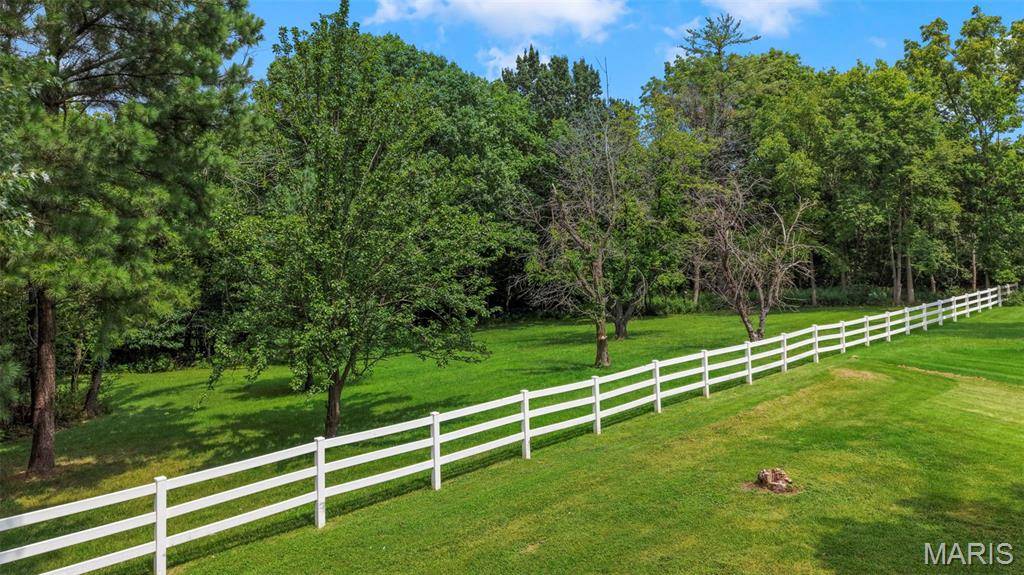 3439 Frontier DR, St Charles, MO 63303