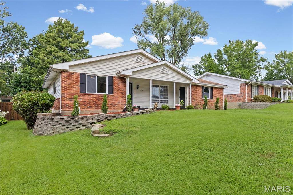1515 Lisa DR, Florissant, MO 63033